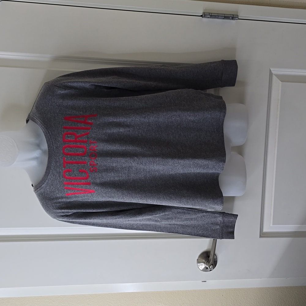 Victoria’s Secret “Victoria Sport” Lightweight Sweatshirt, Size Medium‎